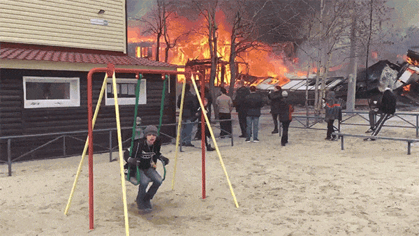 ᐉ Child swing while the house is burning - CrazyGif.com